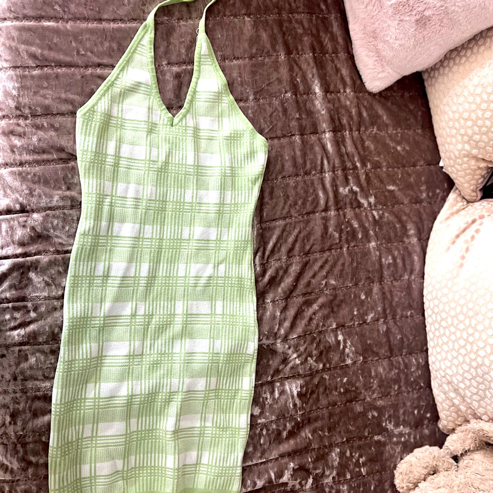 A cute plaid dress tight fitting 😍